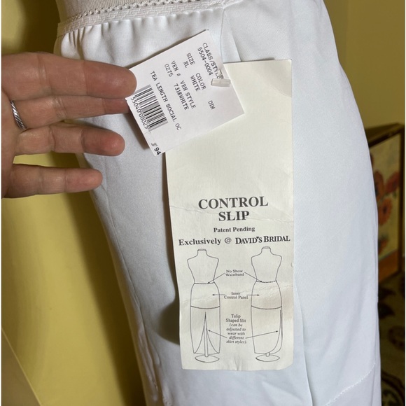 DAVIDS BRIDAL Size XL 18/20 White Control Slip Long Tulip Slit Slimming $94 NWT - Picture 4 of 12